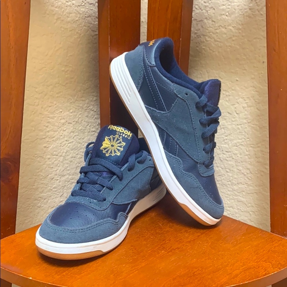 🔹Reebok Classic RARE Women’s Sneakers in Navy Blue with Gold Detail Size 6